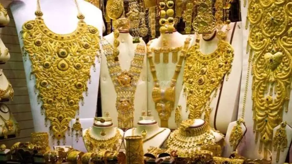 त्योहारी सीजन के बाद भी सोना-चांदी में गिरावट, चांदी हुई इतनी सस्ती, जानें क्या है सोने का भाव त्योहारी सीजन के बाद भी सोना-चांदी में गिरावट, चांदी हुई इतनी सस्ती, जानें क्या है सोने का भाव