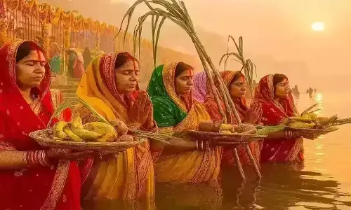 अस्ताचलगामी सूर्य और छठ मैया को  ऐसे मनाएं, जानें अर्ध्य देने और पूजा की विधि... अस्ताचलगामी सूर्य और छठ मैया को  ऐसे मनाएं, जानें अर्ध्य देने और पूजा की विधि...