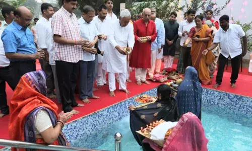 सूर्य उपासना के साथ छठ पूजा का समापन, चिराग ने कहा आज से प्रचंड प्रचार की शुरुआत करेंगे सूर्य उपासना के साथ छठ पूजा का समापन, चिराग ने कहा आज से प्रचंड प्रचार की शुरुआत करेंगे