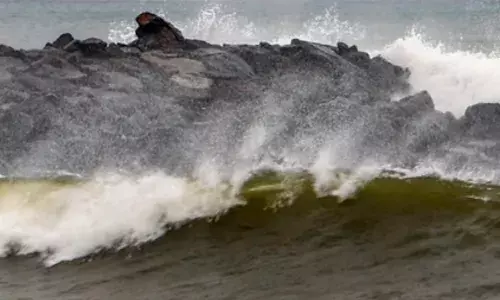 आंध्र प्रदेश के तट से टकराने पर चक्रवाती तूफान मोंथा कमजोर पड़ा, देश के कई इलाकों में बारिश की संभावना आंध्र प्रदेश के तट से टकराने पर चक्रवाती तूफान मोंथा कमजोर पड़ा, देश के कई इलाकों में बारिश की संभावना