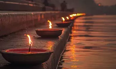 कार्तिक पूर्णिमा पर क्यों जलाए जाते हैं 365 दीपक? जानें क्या है दीपक जलाने की विधि