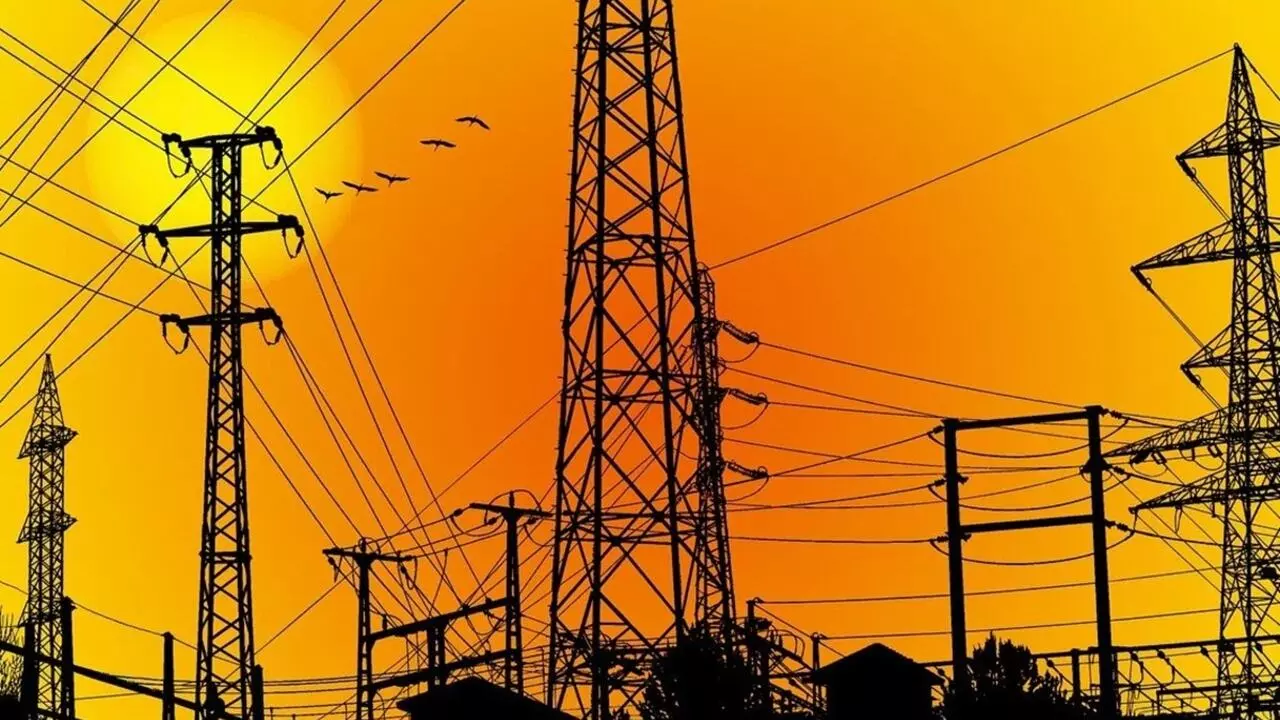 यूपी में बिजली उपभोक्ताओं को लग सकता है झटका, नवंबर में होगी दरों में बढ़ोत्तरी, जानें कितना बढ़ेगा बोझ? यूपी में बिजली उपभोक्ताओं को लग सकता है झटका, नवंबर में होगी दरों में बढ़ोत्तरी, जानें कितना बढ़ेगा बोझ?