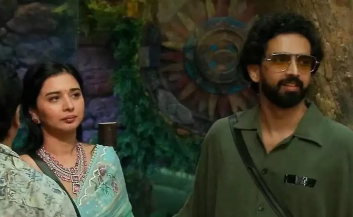 ‘अमाल मलिक के स्वेटर’ को लेकर छिड़ी जंग, बिग बॉस 19 में के घर में आया नया ड्रामा, इस एक्स कंटेस्टेंट ने खोला स्वेटर का राज! ‘अमाल मलिक के स्वेटर’ को लेकर छिड़ी जंग, बिग बॉस 19 में के घर में आया नया ड्रामा, इस एक्स कंटेस्टेंट ने खोला स्वेटर का राज!