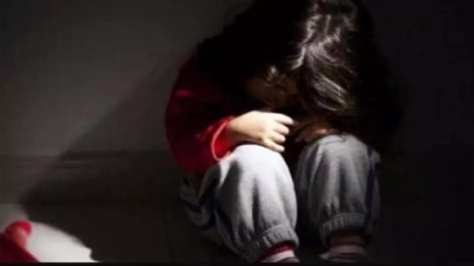 पांच साल की मासूम बच्ची से 12 वर्षीय लड़के ने किया दुष्कर्म, जानें मामले में पुलिस की कार्रवाई... पांच साल की मासूम बच्ची से 12 वर्षीय लड़के ने किया दुष्कर्म, जानें मामले में पुलिस की कार्रवाई...