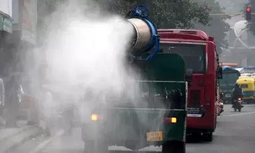 प्रदूषण के जहरीले गैस चैंबर में सांस ले रहे दिल्लीवासी, खराब स्तर पर एक्यूआई से सेहत प्रभावित प्रदूषण के जहरीले गैस चैंबर में सांस ले रहे दिल्लीवासी, खराब स्तर पर एक्यूआई से सेहत प्रभावित