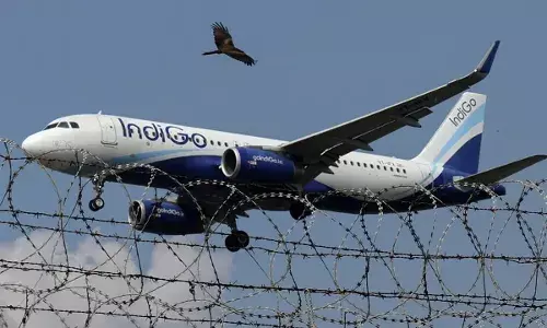 प्लेन में मानव बम है, हैदराबाद मत ले जाना — इंडिगो फ्लाइट को धमकी भरा मेल, मुंबई में कराई गई इमरजेंसी लैंडिंग