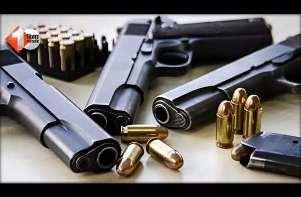 चुनाव आयोग की सख्त चेतावनी! बिहार में अब लाइसेंसी हथियार रखने वाले की खैर नहीं, होगी सख्त कार्रवाई चुनाव आयोग की सख्त चेतावनी! बिहार में अब लाइसेंसी हथियार रखने वाले की खैर नहीं, होगी सख्त कार्रवाई