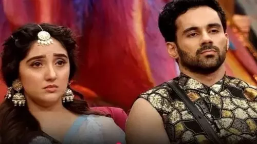 अभिषेक-अशनूर पर जमकर भड़के सलमान खान! घर के नियम तोड़ने पर दें डाली सलाह अभिषेक-अशनूर पर जमकर भड़के सलमान खान! घर के नियम तोड़ने पर दें डाली सलाह