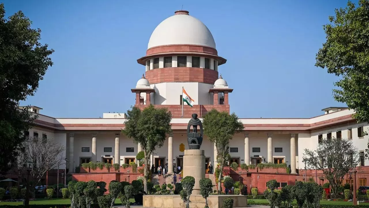 “मैं किसी सुप्रीम कोर्ट का आदेश नहीं मानूंगा” — यूपी के SHO पर भड़का सुप्रीम कोर्ट, अवमानना केस में लगाई कड़ी फटकार “मैं किसी सुप्रीम कोर्ट का आदेश नहीं मानूंगा” — यूपी के SHO पर भड़का सुप्रीम कोर्ट, अवमानना केस में लगाई कड़ी फटकार