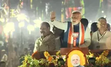 BIHAR : पटना में पीएम मोदी का रोड शो! महिलाओं ने उतारी आरती