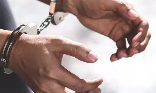 सेना की वर्दी में ट्रेनों में यात्रियों का सामान उड़ाता था युवक, फर्जी अग्निवीर प्रमाण पत्र और 4 पैन कार्ड के साथ गिरफ्तार