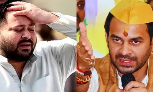 बड़ा नेता तो नहीं बन सके लेकिन बड़ा भाई बनने के अहं में चूर हैं तेजप्रताप, जानें बार-बार तेजस्वी के छोटा होने का क्यों उड़ाते हैं खिल्ली