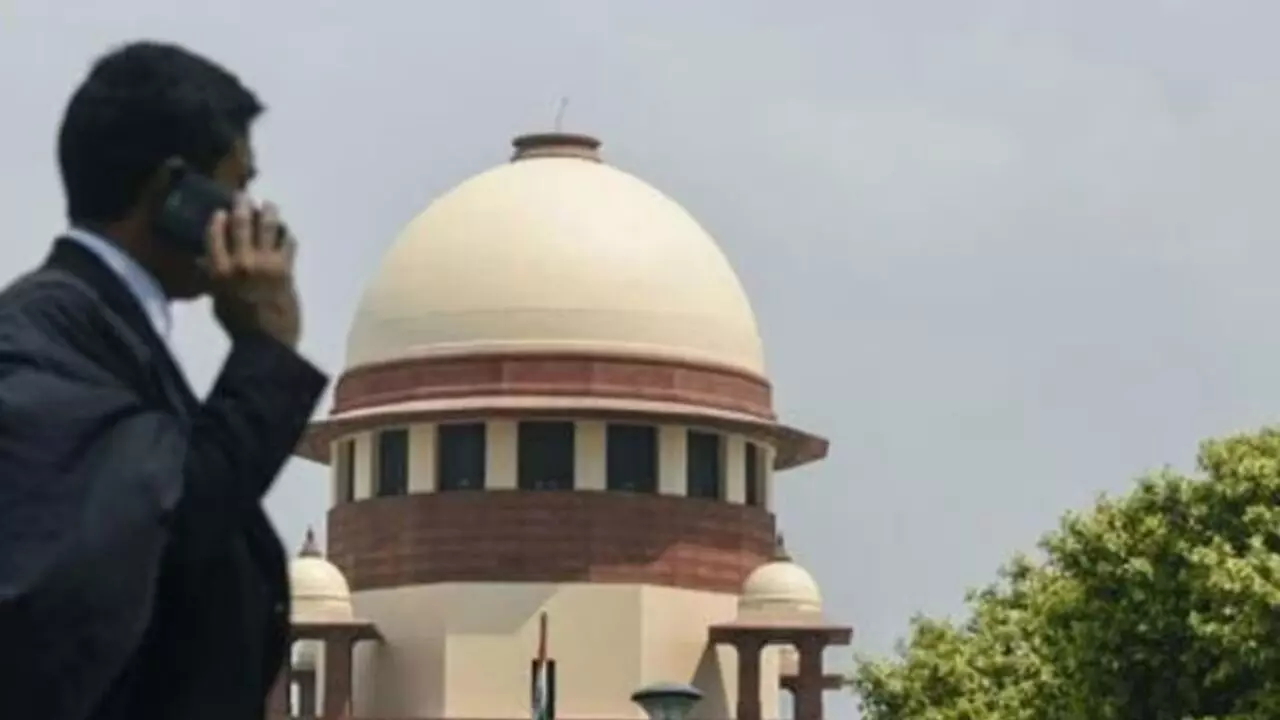 वकीलों के नकली नेकबैंड पर सुप्रीम कोर्ट जजों और नेताओं के फर्जी रिव्यू, सोशल मीडिया पर हुआ खुलासा वकीलों के नकली नेकबैंड पर सुप्रीम कोर्ट जजों और नेताओं के फर्जी रिव्यू, सोशल मीडिया पर हुआ खुलासा