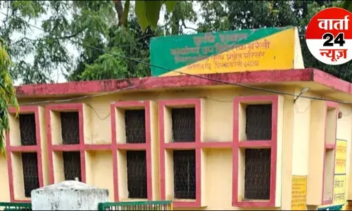 सर्दी आ गई है, मैं रूम में अकेले रहता हूं आ जाया करो...रंगीन मिजाज के अफसर के इस डायलॉग से महिला कर्मचारी भयभीत! जानें पूरा मामला