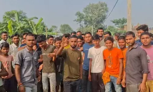 पहले समस्याएं दूर करो फिर डालेंगे वोट... कई जगहों पर लोगों ने किया चुनाव का बहिष्कार पहले समस्याएं दूर करो फिर डालेंगे वोट... कई जगहों पर लोगों ने किया चुनाव का बहिष्कार