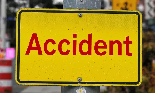 हाथरस में भीषण सड़क हादसा: रोडवेज बस से टकराया दूध का टैंकर, बच्चे समेत चार की मौत, 28 घायल हाथरस में भीषण सड़क हादसा: रोडवेज बस से टकराया दूध का टैंकर, बच्चे समेत चार की मौत, 28 घायल