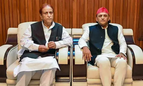 मुझ पर जो गुजरी वह बताने आया था... अखिलेश से मिलने के बाद बोले आजम... दोनों की सीक्रेट मुलाकात से सियासी हलचल