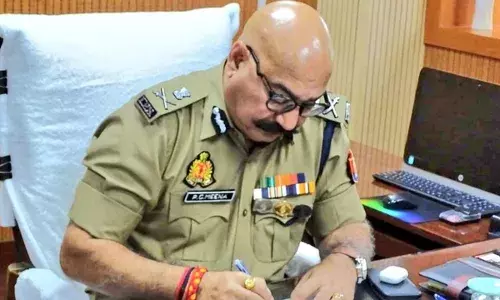 ललितपुर जेल प्रकरण पर डीजी जेल के सख्त तेवर, लापरवाही पर अफसरों-कर्मचारियों पर गिरेगी गाज ललितपुर जेल प्रकरण पर डीजी जेल के सख्त तेवर, लापरवाही पर अफसरों-कर्मचारियों पर गिरेगी गाज