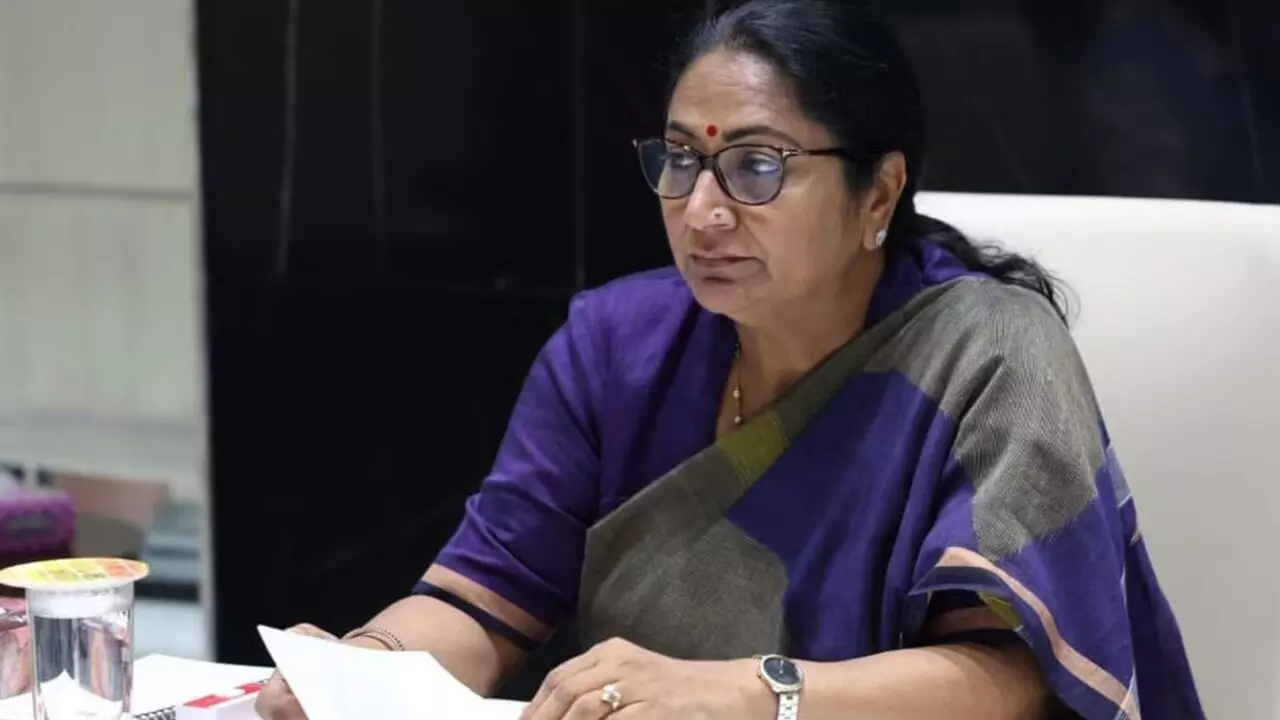 सीएम रेखा गुप्ता का बड़ा फैसला: दिल्ली सरकार और MCD दफ्तरों के समय में बदलाव, प्रदूषण कम करने की पहल सीएम रेखा गुप्ता का बड़ा फैसला: दिल्ली सरकार और MCD दफ्तरों के समय में बदलाव, प्रदूषण कम करने की पहल