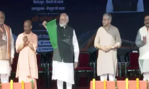 पीएम मोदी ने दी देशवासियों को बड़ी सौगात! इन चार रूट पर दौड़ेगी नई वंदे भारत एक्सप्रेस, कहा- ये ट्रेनें मील का पत्थर साबित होगी... पीएम मोदी ने दी देशवासियों को बड़ी सौगात! इन चार रूट पर दौड़ेगी नई वंदे भारत एक्सप्रेस, कहा- ये ट्रेनें मील का पत्थर साबित होगी...