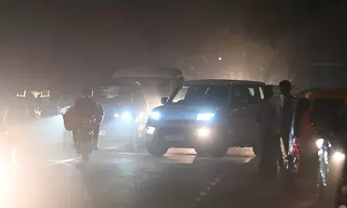 दिल्ली फिर रेड जोन में, हवा में 3 गुना से ज्यादा प्रदूषण; कई इलाकों में AQI 400 पार