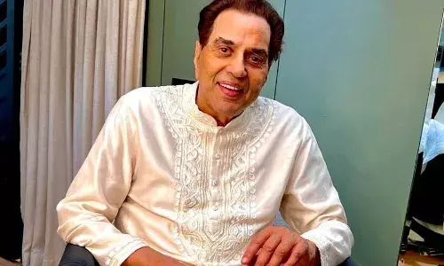 दिग्गज कलाकार धर्मेंद्र के निधन की खबरें गलत, हेमा मालिनी और ईशा देओल ने दिया हेल्थ अपडेट, कहा- हालत स्थिर है