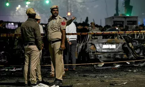 दिल्ली में ब्लास्ट के बाद तीन दिन के लिए लाल किला बंद, यूपी, उत्तराखंड और मुंबई में भी हाई अलर्ट