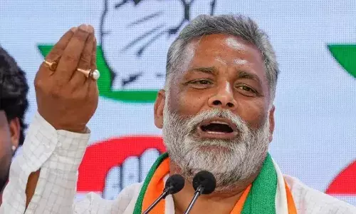 Bihar Election 2025: मतदान को लेकर पप्पू यादव ने लगाए गड़बड़ी के आरोप, ई-रिक्शा से वोट डालने पहुंचे कांग्रेस के प्रदेश अध्यक्ष