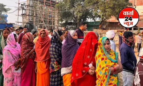 BIHAR ELECTION: दूसरे चरण में 122 सीटों पर वोटिंग जारी, 5 बजे तक 67.14 % मतदान, बने रिकार्ड...