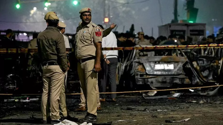 दिल्ली में ब्लास्ट के बाद तीन दिन के लिए लाल किला बंद, यूपी, उत्तराखंड और मुंबई में भी हाई अलर्ट