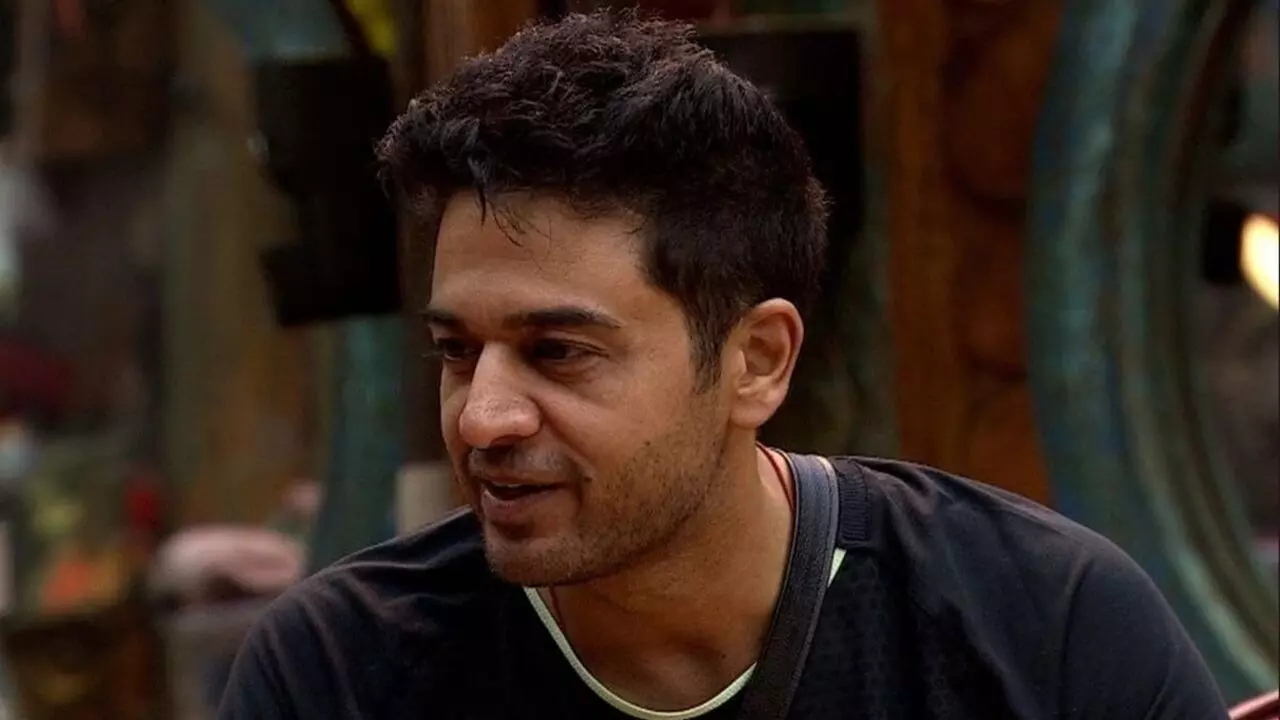 BB19: गौरव खन्ना बने नए कप्तान, घरवालों को मिलेगा सिर्फ 30% राशन, पूरा घर नॉमिनेट BB19: गौरव खन्ना बने नए कप्तान, घरवालों को मिलेगा सिर्फ 30% राशन, पूरा घर नॉमिनेट