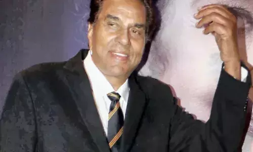 मौत की अफवाह के बाद धर्मेंद्र अस्पताल से डिस्चार्ज होकर घर पहुंचे, वीरू के स्वास्थ्य में पहले से सुधार