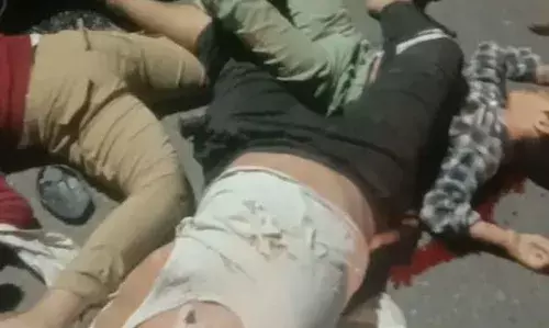 रफ्तार का कहर : तेज रफ्तार ट्रक की टक्कर से बाइक सवार तीन किशोरों की मौत, परिवार में मातम