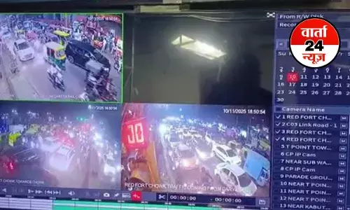 DELHI BLAST: दिल्ली ब्लास्ट का नया CCTV फुटेज आया सामने! कार की हरकतें और आसपास का माहौल देख रह जाएंगे दंग, देखें वीडियो