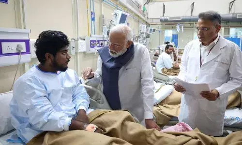DELHI BLAST:दिल्ली कार ब्लास्ट में घायलों से मिलने पहुंचे पीएम मोदी DELHI BLAST:दिल्ली कार ब्लास्ट में घायलों से मिलने पहुंचे पीएम मोदी