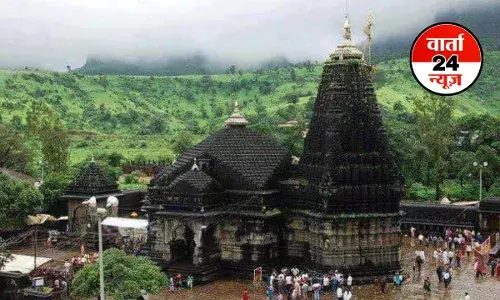 भगवान शिव के 12 ज्योतिर्लिंगों में से एक त्र्यंबकेश्वर मंदिर, जानें विशेषताएं और दर्शन का समय
