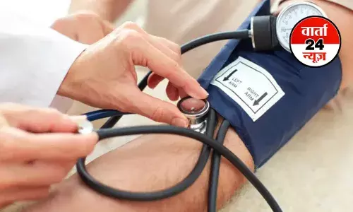 महानगर की भागदौड़ कहीं आपको भरी जवानी में ही तो नहीं बना रही हाइपरटेंशन का मरीज, जानें इसके लक्षण और लें बचाव के टिप्स