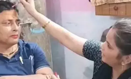 सरकारी अधिकारियों को मस्ती करना भारी! दोनों को किया गया बर्खास्त, पढ़ें पूरी खबर