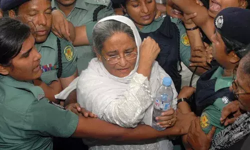 शेख हसीना को मिली मौत की सजा? बांग्लादेश में फैसले से पहले तनाव, अदालत में आज आएगा बड़ा निर्णय शेख हसीना को मिली मौत की सजा? बांग्लादेश में फैसले से पहले तनाव, अदालत में आज आएगा बड़ा निर्णय