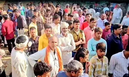 यूपी के श्रावस्ती जिले में एक ही परिवार के 5 लोगों की संदिग्ध हालत में मौत, पति,पत्नी और तीन मासूम बच्चों के शव कमरे के अंदर मिले, पढ़ें पूरी खबर