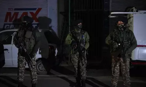 श्रीनगर के नौगांव पुलिस स्टेशन में धमाका से आठ लोगों की मौत, 27 घायल, जानें कैसे हुआ ब्लास्ट श्रीनगर के नौगांव पुलिस स्टेशन में धमाका से आठ लोगों की मौत, 27 घायल, जानें कैसे हुआ ब्लास्ट