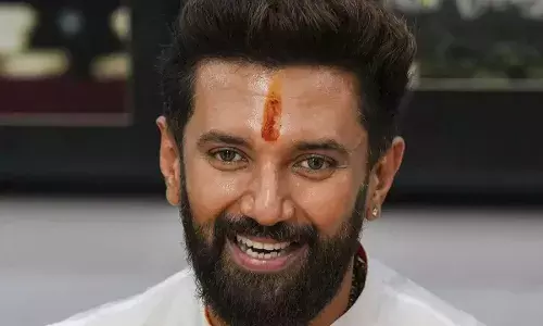 सीएम नीतीश कुमार से मिलने पहुंचे चिराग पासवान, सीएम फेस को लेकर हलचल तेज