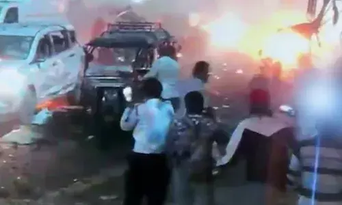 दिल्ली कार ब्लास्ट का नया वीडियो आया सामने, जले वाहन और भगदड़ के बीच दिखी दहशत