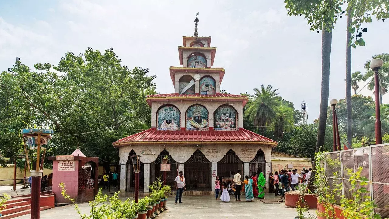 अगर करना हो रोगों का निवारण तो जाएं शीतला माता के दरबार! जानें एक चमत्कारी कुएं के रहस्य के बारे में