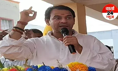 कुछ जयचंदों ने तेजस्वी की भी बुद्धि पर पर्दा डाल दिया है...तेज प्रताप यादव ने कहा- रोहिणी बहन का अपमान बर्दाश्त नहीं, जानें लालू यादव से क्या कहा