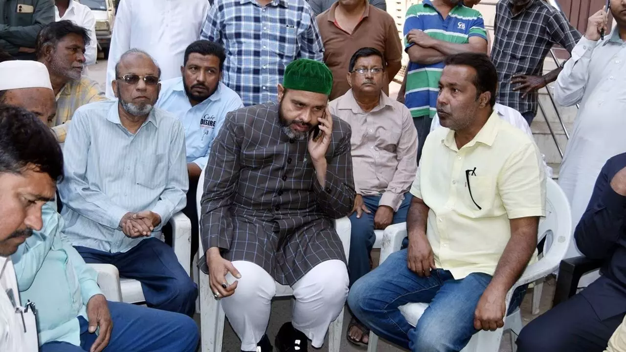 सऊदी बस हादसा: हैदराबाद के एक ही परिवार की तीन पीढ़ियां खत्म, 18 लोगों की दर्दनाक मौत सऊदी बस हादसा: हैदराबाद के एक ही परिवार की तीन पीढ़ियां खत्म, 18 लोगों की दर्दनाक मौत