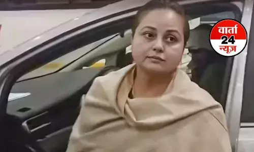 लालू परिवार में घमासान के बीच रोहिणी का तेजस्वी पर तंज! कहा-जब किडनी देने की बात आई तो बेटा भाग गया... लालू परिवार में घमासान के बीच रोहिणी का तेजस्वी पर तंज! कहा-जब किडनी देने की बात आई तो बेटा भाग गया...