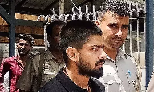 अमेरिका ने अनमोल बिश्नोई को किया डिपोर्ट, कई हाई-प्रोफाइल मामलों की गुत्थी सुलझने की उम्मीद अमेरिका ने अनमोल बिश्नोई को किया डिपोर्ट, कई हाई-प्रोफाइल मामलों की गुत्थी सुलझने की उम्मीद