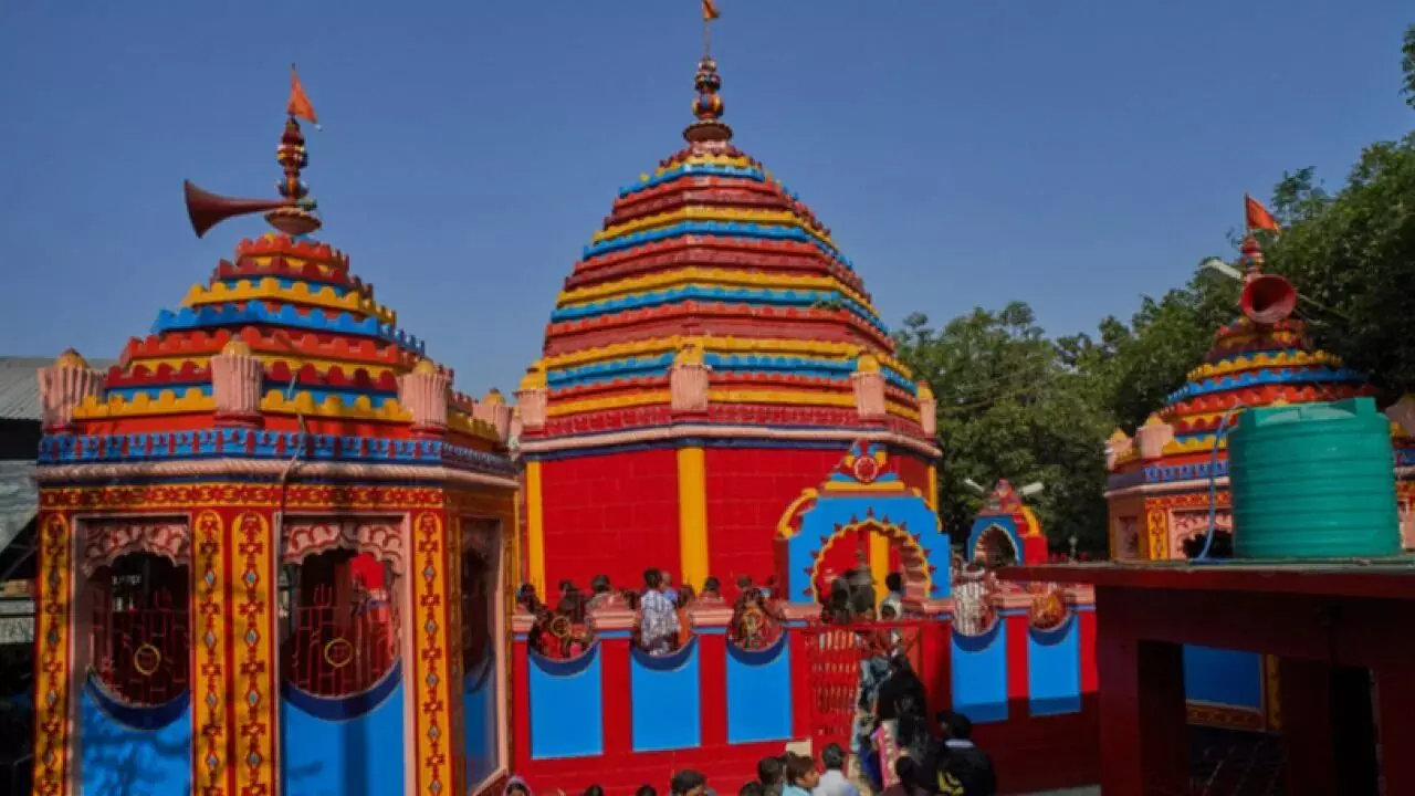 यदि किसी साधक को शत्रुओं पर पानी हो विजय तो  करें मां छिन्नमस्ता देवी के दर्शन, जानें माता के रहस्यमयी रूप  के बारे में...