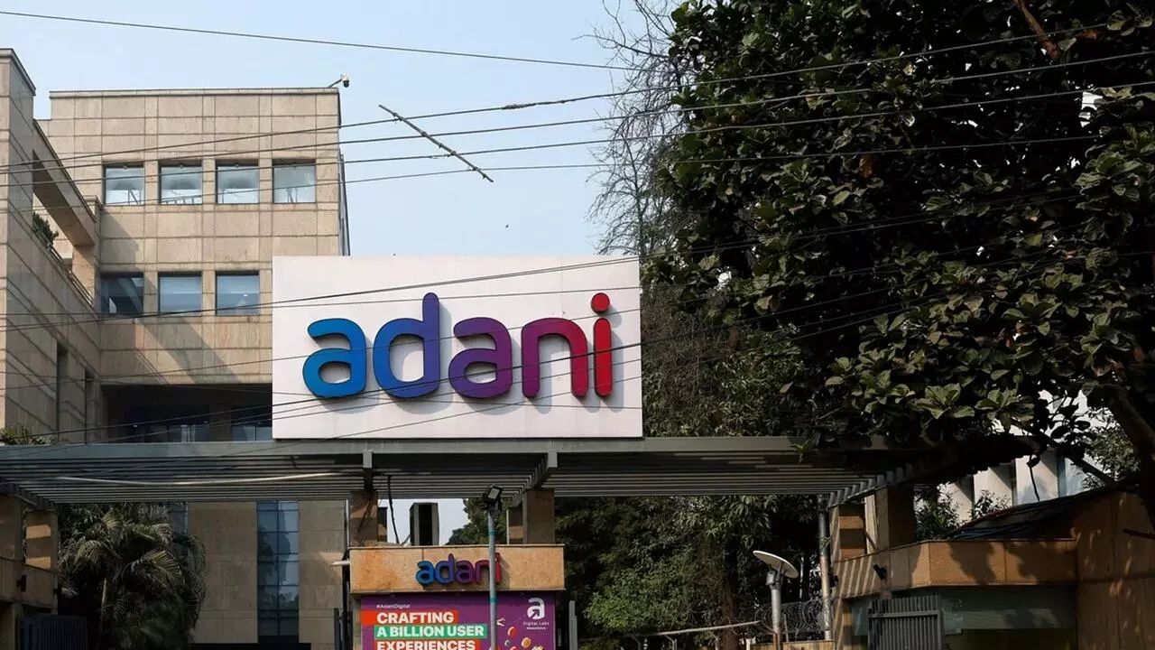 अडानी समूह ने पूरी की बड़ी डील, 275 रुपये प्रति शेयर पर बेची 13% हिस्सेदारी